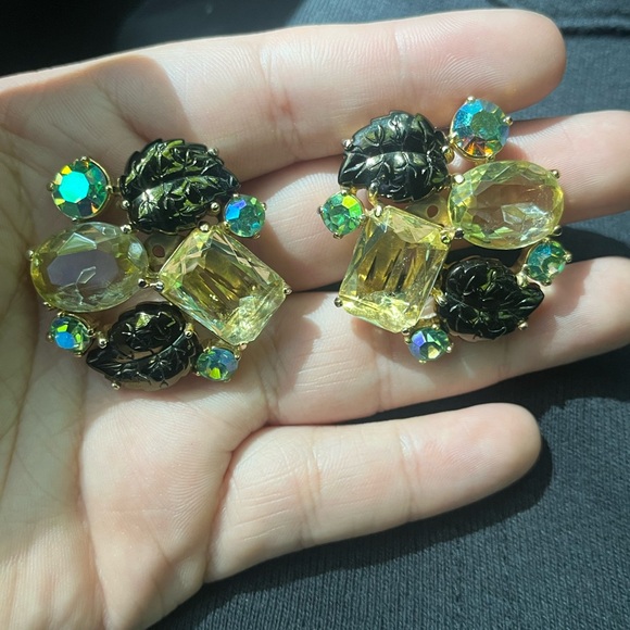 Clip-on earring by Schiaparelli 1950s - Picture 3 of 6